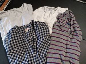 lot 402 image: Ladies long sleeve shirts.  Size small to X large