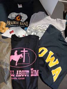 lot 404 image: T shirts.  Medium to X-large