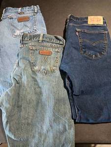 lot 413 image: Mens jeans. Wrangler and Levis 36 x 32, 38 x 32 and Levis is 34 x 30