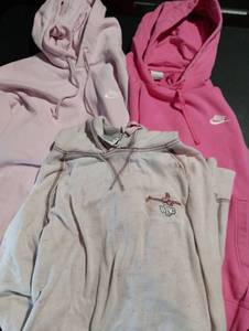 lot 423 image: Nike L - Xl Hoodies
