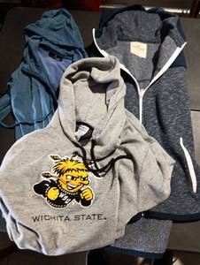 lot 425 image: Hollister and more Hoodies S - L