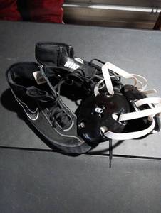 lot 435 image: Nike wrestling shoes 10sz and ear protection muffs