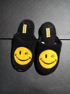 lot 451 image: Joe Boxer Smiley Face Slippers