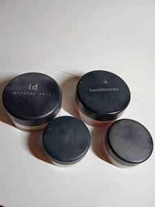 lot 613 image: Bare Minerals. Mineral Veil, Blushes and Foundation 2