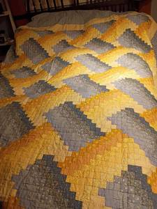 lot 619 image: King Sized Quilt