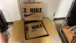 lot 822 image: Case of Nike Shoe Paper Shopping Bags