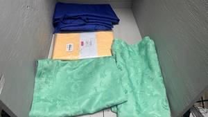 lot 825 image: Bundle of Tables Clothes - Variety of Sizes and Colors