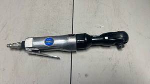 lot 829 image: Mechanics 38 Air Ratchet Model MS60DB - Works