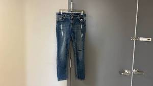 lot 836 image: Maurices Distressed Jeans with Decorative Stitching Womens 1112