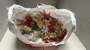 lot 841 image: Holiday Decorations Set with Gold and Red Glitter Bows