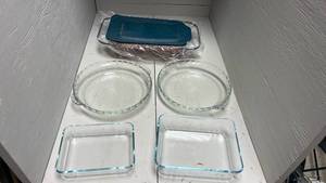 lot 856 image: Pyrex Bakeware Set - Glass Pie Plates and Square Dishes