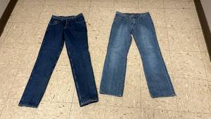 lot 862 image: Vintage Women��s Wrangler 20X Jeans Size 910 34 & 910 32