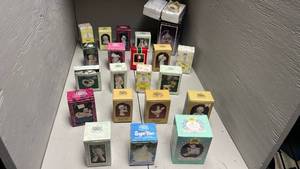 lot 871 image: Precious Moments Christmas Ornaments Figurine Collection - Multiple Boxed Items