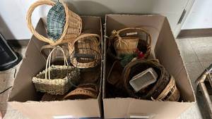 lot 877 image: 2 Boxes of Wicker Baskets