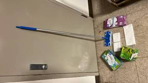 lot 888 image: Deep Cleaning Flat Mop with Disposable Pads Set (Wet Mopping Cloths Are New - Mop Pads Has 11of12)