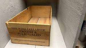 lot 1000 image: Ernest & Julio Gallo Wine Cellars Wooden Box