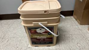 lot 1009 image: Wise 120 Serving Freeze Dried Entree Grab and Go Bucket - Handle Broken