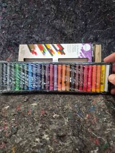 lot 14 image: Daler Rowney Simply Oil Pastels Set - 25 Colors