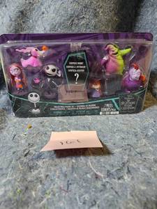 lot 61 image: The Nightmare Before Christmas 7-Piece Figure Set
