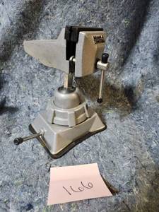 lot 66 image: Wilton Mini Vise with Swivel Base
