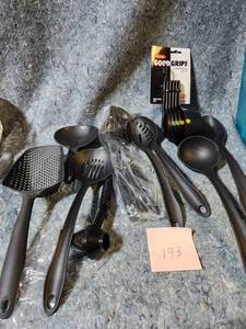 lot 93 image: OXO Good Grips 6-Piece Measuring Cups Set