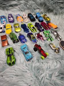 lot 116 image: Large Hot Wheel and Other Toy Car Collection