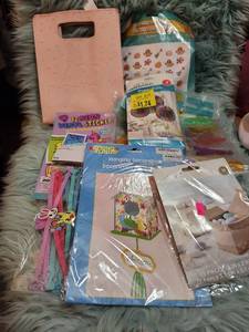 lot 261 image: Party Decor Bundle