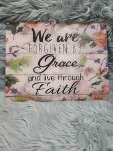 lot 264 image: Floral Grace and Faith Cutting Board