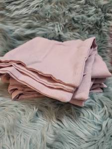 lot 267 image: Lot of 6 Lavendar Pillow Covers With Zippers 20 x 20