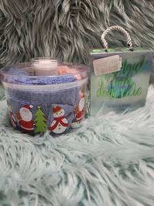lot 270 image: Holiday Beauty Gift Set with Tangle Brush