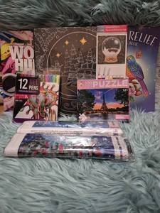 lot 280 image: Art & Puzzle Activity Bundle