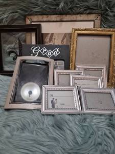lot 287 image: Mixed Picture Frame Collection - Wedding & Graduation Set