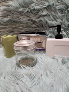 lot 298 image: Better Homes & Gardens Bathroom Set