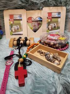lot 300 image: Craft Supply and Jewelry Bundle