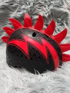 lot 318 image: Raskullz Mohawk Youth Bike Helmet - Preowned - Minor Damage