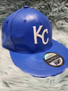 lot 321 image: Kansas City Royals Blue Snapback Baseball Cap - Some Wear