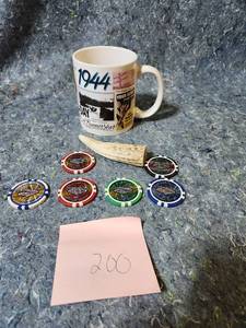lot 400 image: High Roller Casino Las Vegas Poker Chips Set