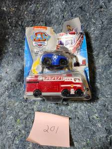lot 401 image: Paw Patrol Ultimate Fire Truck True Metal Die-Cast Vehicle Set