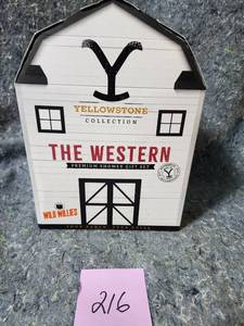lot 414 image: Yellowstone Collection Western Premium Shower Gift Set