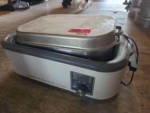 lot 12516 image: Nesco 18-Qt Roast Master Electric Roaster Oven