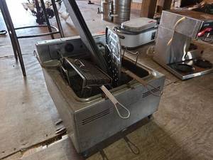 lot 12519 image: General Electric Commercial Deep Fryer Model HK3D