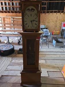 lot 12520 image: American Eagle Standing Clock with Roman Numerals