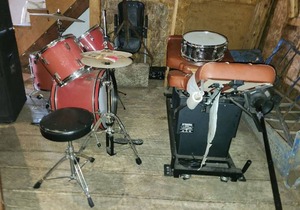 lot 12544 image: Yamaha 5-Piece Drum Set with Hardware
