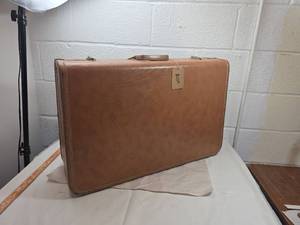 1960s Samsonite Hard Shell Suitcase with KEYS!