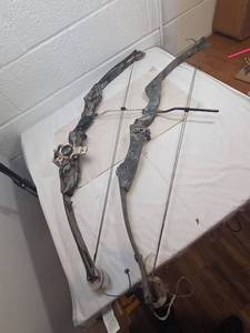 lot 27 image: Bear Archery