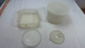 lot 31 image: Set of Tupperware Storage Containers with Lids