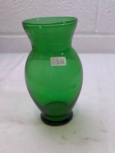 lot 36 image: Emerald Green Glass Storage Jar
