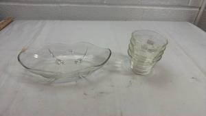 lot 42 image: Clear Glass Serving Set with Scalloped Edge Bowl