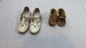lot 57 image: Childrens Dress Shoes and Moccasins Set