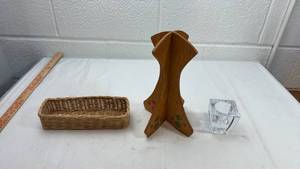 lot 62 image: Decorative Set - Assorted Items